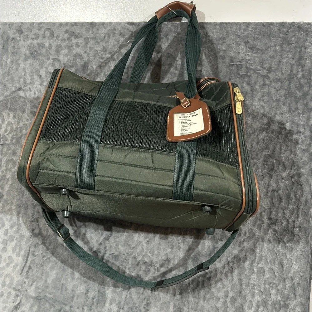 Sherpa Original Deluxe Pet Carrier Airline Approved Vent Sided Bag Green Read